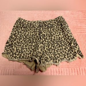Stretchy animal print jean shorts, very comfy